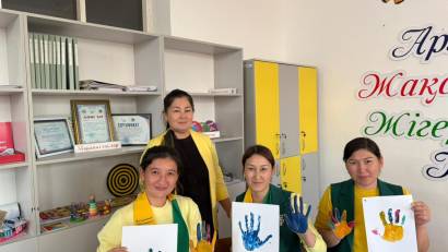 "Заманауи психологиядағы әдістерді бастауыш сыныпта қолдану" тақырыбында мектеп психологы М.Турсынбекова мен логопед М.Досан ұстаздармен тренинг өтті. 