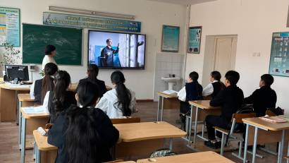  Қ.Сәтбаев атындағы жалпы білім беретін мектебінде  «Закладчики. Мать» атты деректі фильм оқушыларға көрсетілді.