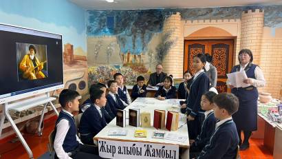 Оқитын сынып"жобасы аясында Ж.Жабаевтың 180 жылдығына орай 6 сынып оқушылары